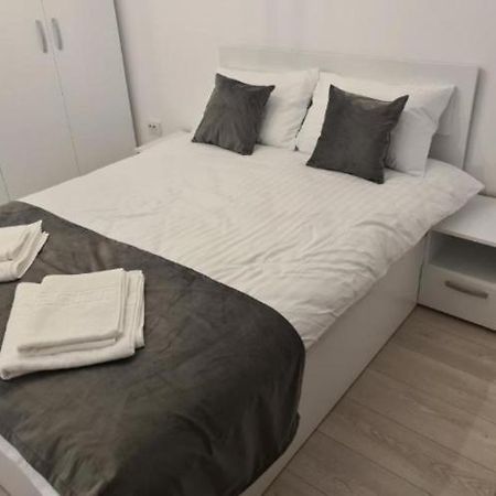 Apartament De Lux Bacau Exterior photo