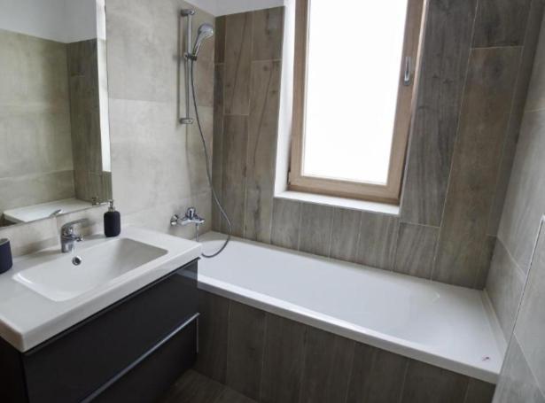Apartament De Lux Bacau Exterior photo